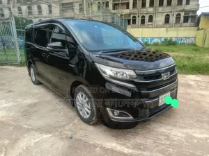 Toyota Noah ২০১৯ কালো