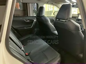 Toyota RAV4 2021 Pearl
