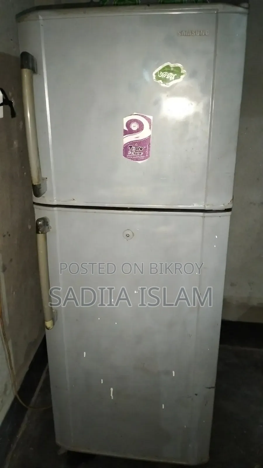রানিং ফ্রিজ দোকান ছেড়ে দেবো তাই বিক্রি করছি
