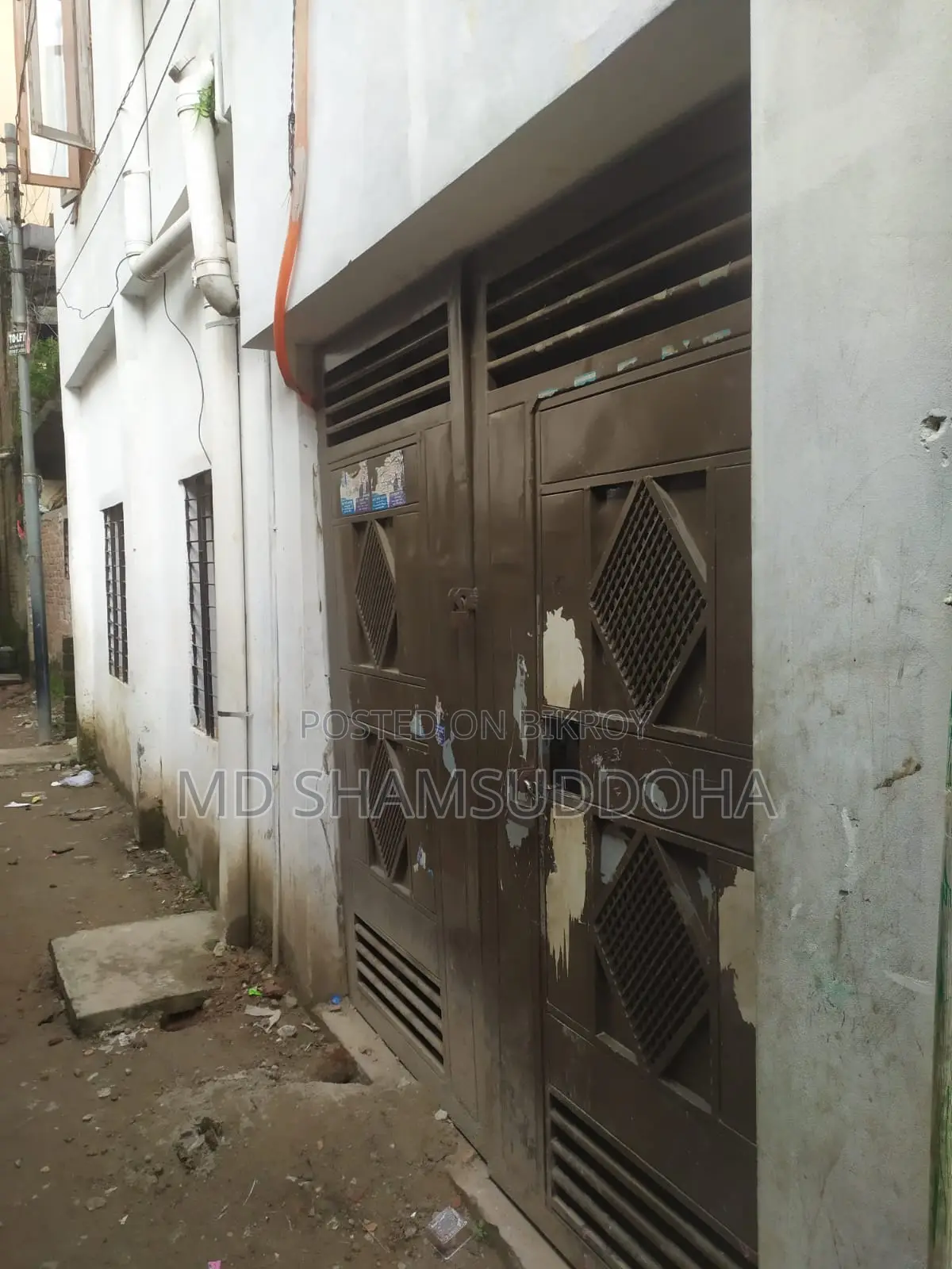 12-Bedroom House in Basabo for Sale