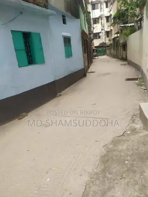 12-Bedroom House in Basabo for Sale