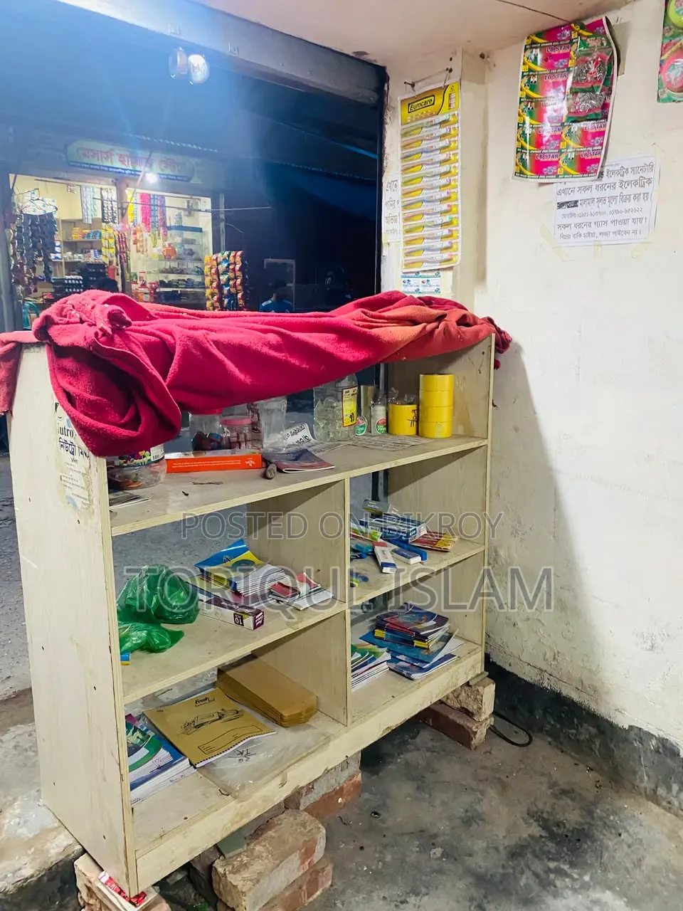 দোকানের কাঠের সেলফ ও দোকানের মালামাল বিক্রয় হবে।