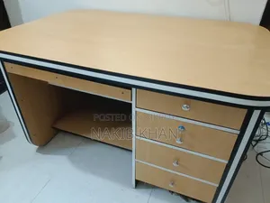 প্রিমিয়াম কাস্টম-মেড কম্পিউটার ডেস্ক | স্টাডি টেবিল কেবল-ম্যানেজমেন্ট