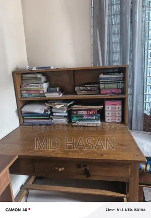 স্টাডি টেবিল