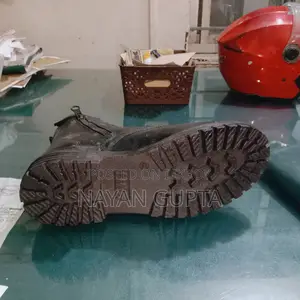 পিওর লেদার ট্র্যাকিং বুট। শুধুমাত্র ৪২ সাইজ।