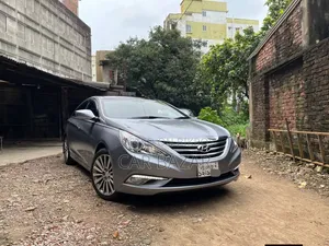 Hyundai Sonata Limited 4-door Sedan (2.0L 4-cylinder Turbo 6-speed Automatic) 2014 Gray