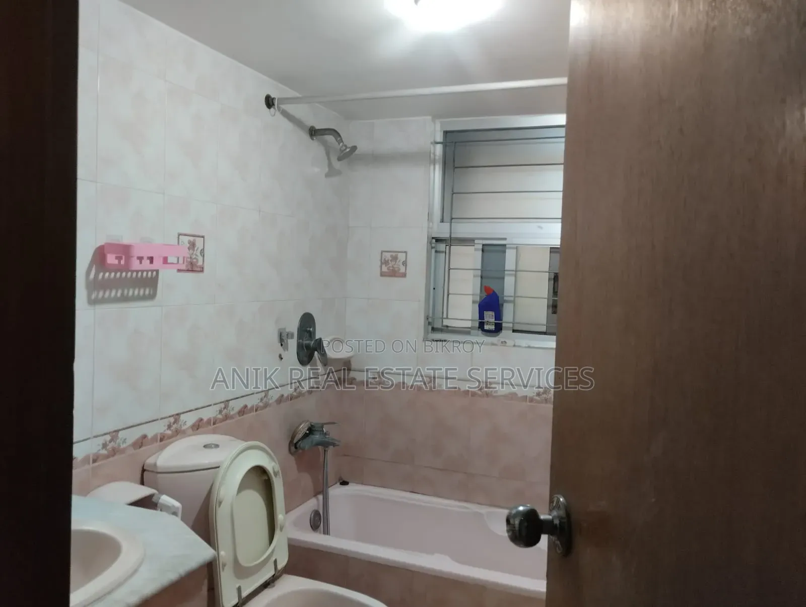 গুলশানের অনিক রিয়েল এস্টেটে ভাড়ার জন্য ফার্নিশড ৩ বেডরুমের অ্যাপার্টমেন্ট