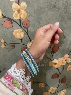 ব্লু স্কাই হোমমেড চুড়ি