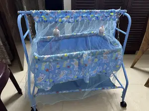 বাচ্চাদের দোলনা