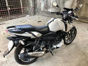 টিভিএস ২০১৬ সাদা