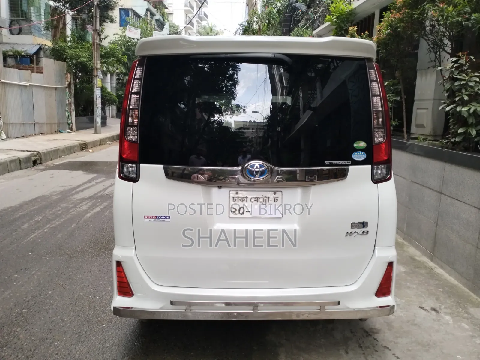 টয়োটা নোয়া ১.৮ এফডব্লিউডি হাইব্রিড (৭ সিটার) ২০১৭ পার্ল