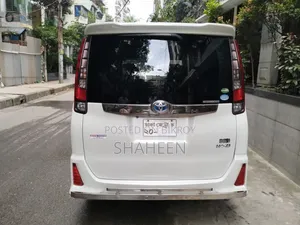 টয়োটা নোয়া ১.৮ এফডব্লিউডি হাইব্রিড (৭ সিটার) ২০১৭ পার্ল