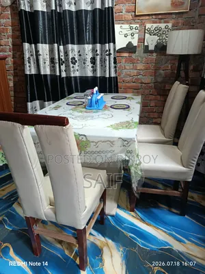 ৫টি চেয়ারসহ ডাইনিং টেবিল