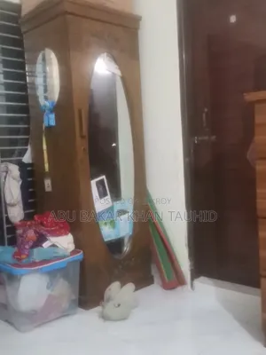কাঠের আলমারি