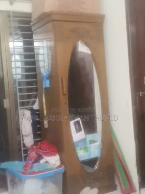 কাঠের আলমারি