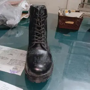 পিওর লেদার ট্র্যাকিং বুট। শুধুমাত্র ৪২ সাইজ।