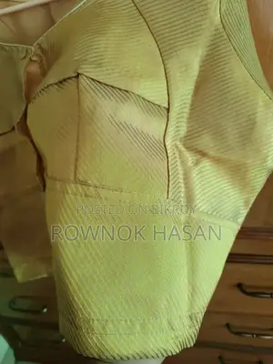গোল্ডেন রঙের ব্লাউজ