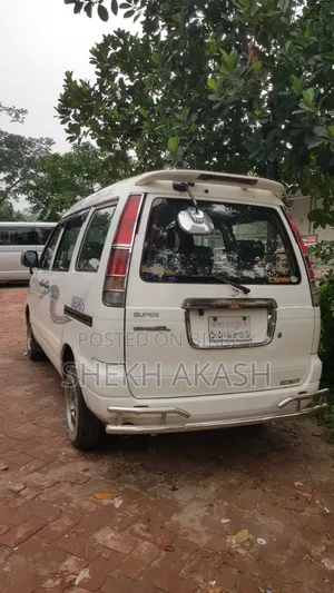 Toyota Noah 2005 White