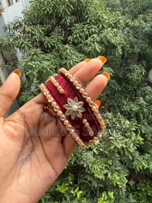 হাতে তৈরি চুড়ি