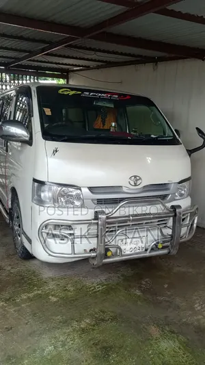 Toyota HiAce 2004 Silver