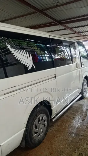 Toyota HiAce 2004 Silver