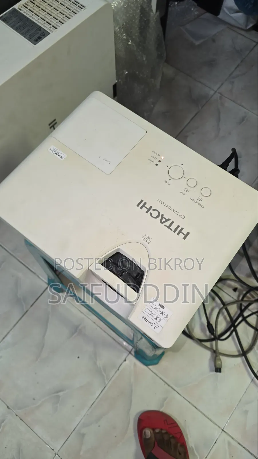 Hitachi brand projector, please call me