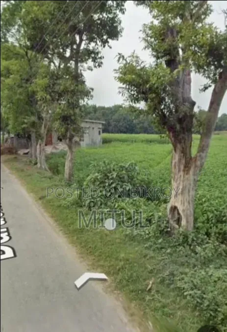 জমি রেলগেট থেকে নয় কিলো। পাকুরিয়া ব্রিজ রাস্তার পাশে Jomi