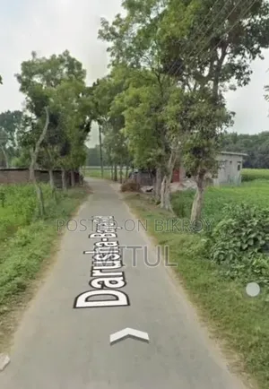 জমি রেলগেট থেকে নয় কিলো। পাকুরিয়া ব্রিজ রাস্তার পাশে Jomi