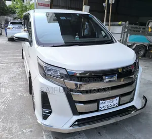 Toyota Noah 1.8 Front-Wheel Drive Hybrid (7 Seater) 2019 Pearl