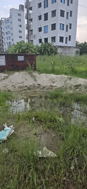 উত্তরা তৃতীয় পর্ব ৬০ ফুট প্রশস্ত রাস্তা ৩ কাঠার প্লট