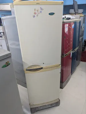 আইকন মিল্ক কালার ফ্রস্ট ফ্রিজ ২৩১ লিটার।