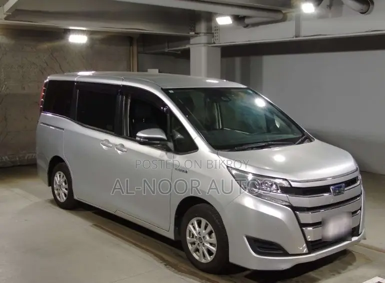 Toyota Noah 2021 Silver