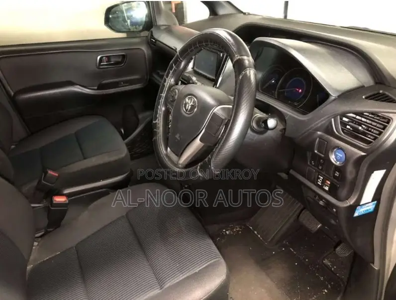 Toyota Noah 2021 Silver