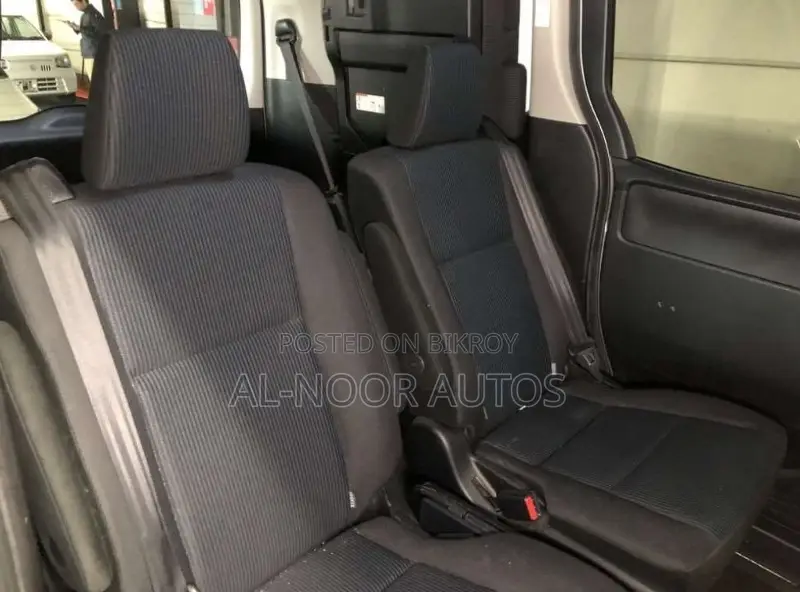 Toyota Noah 2021 Silver