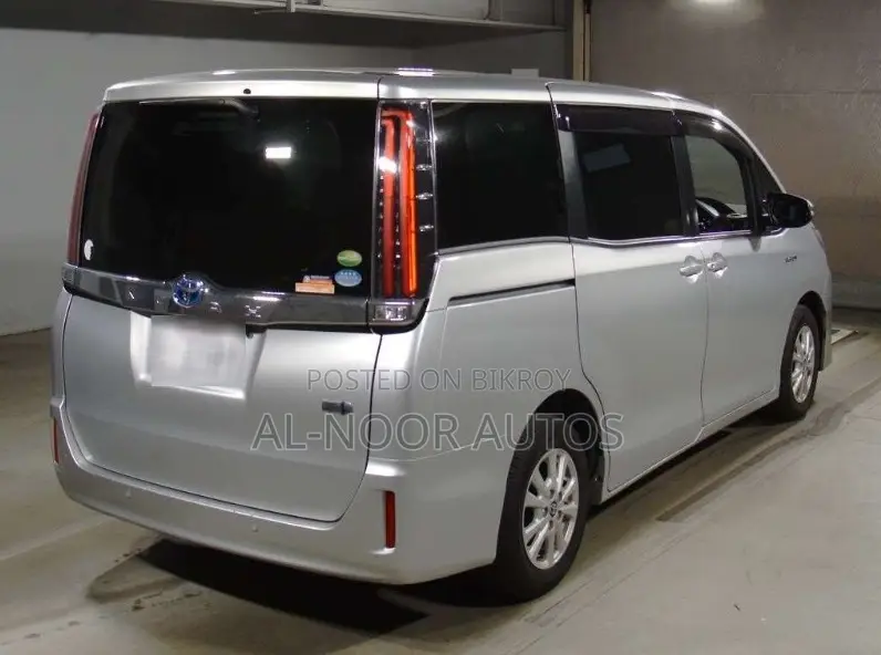 Toyota Noah 2021 Silver