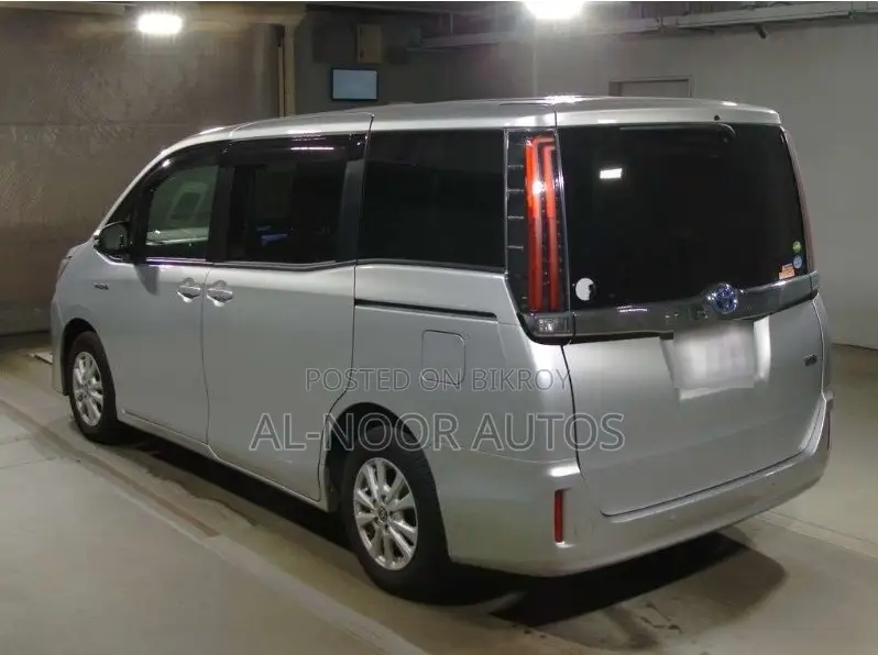 Toyota Noah 2021 Silver