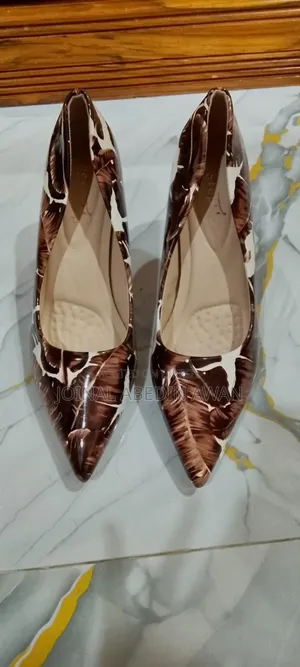 1 Pair of Heel Shoes for Sale