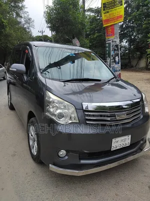 Toyota Noah 2011 Gray