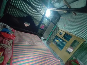 জরুরি ভিত্তিতে আসবাবপত্র বিক্রি