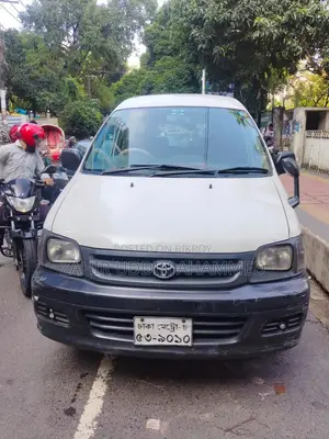 টয়োটা টাউনএস ২০০৬ সাদা