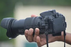 Nikon D5300 + 18-140mm Vr + 70-300mm Zoom Lens