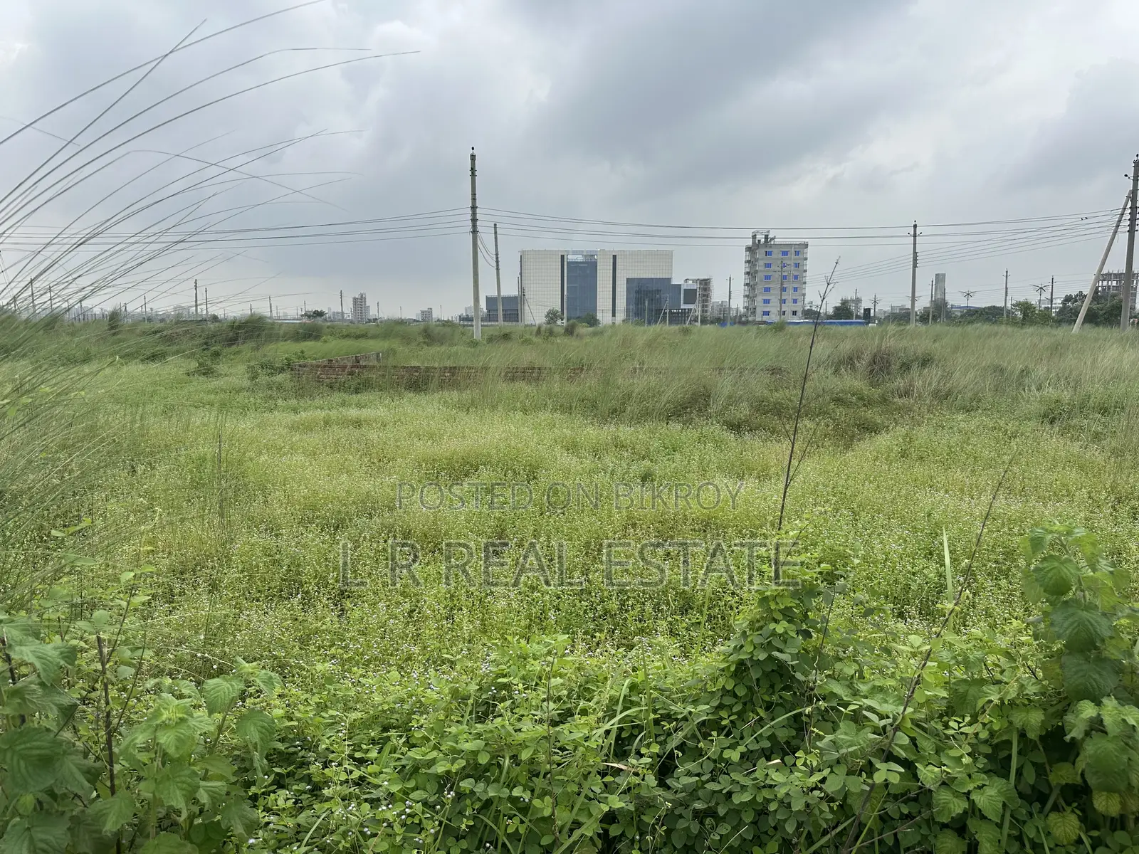 এন-ব্লক, ৩ কাঠা, পূর্বমুখী, বাজার প্রতিদিনের কাছে, বসুন্ধরা