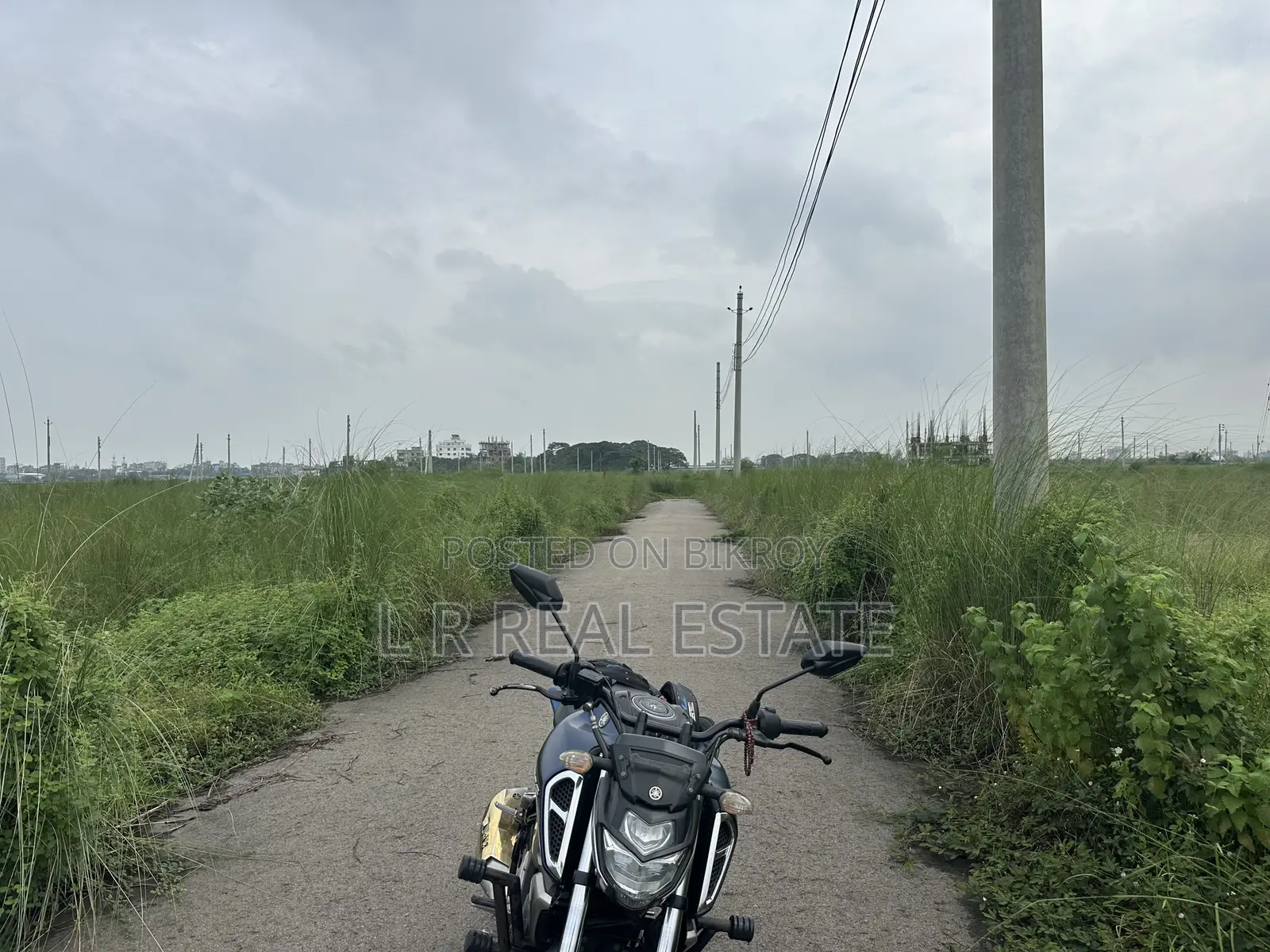 এন-ব্লক, ৩ কাঠা, পূর্বমুখী, বাজার প্রতিদিনের কাছে, বসুন্ধরা
