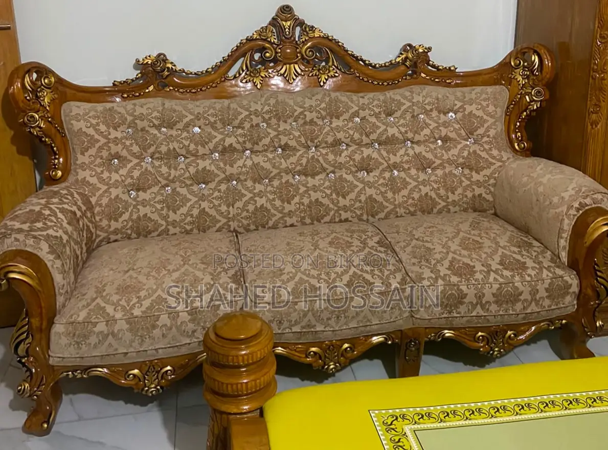 ব্র্যান্ড নিউ সোফা