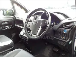 Toyota Esquire 2021 Pearl
