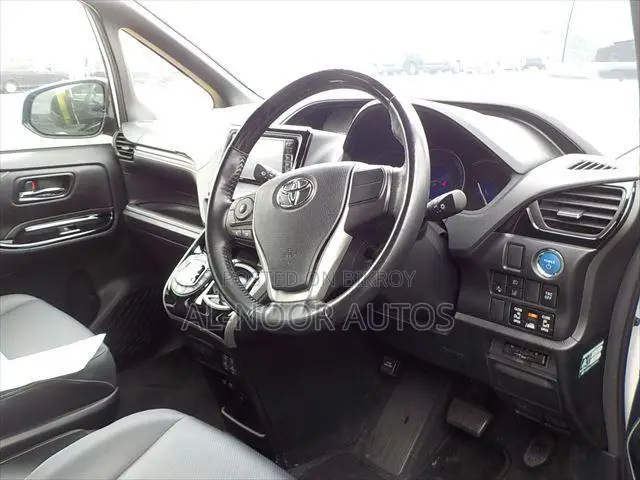 Toyota Esquire 2021 Pearl