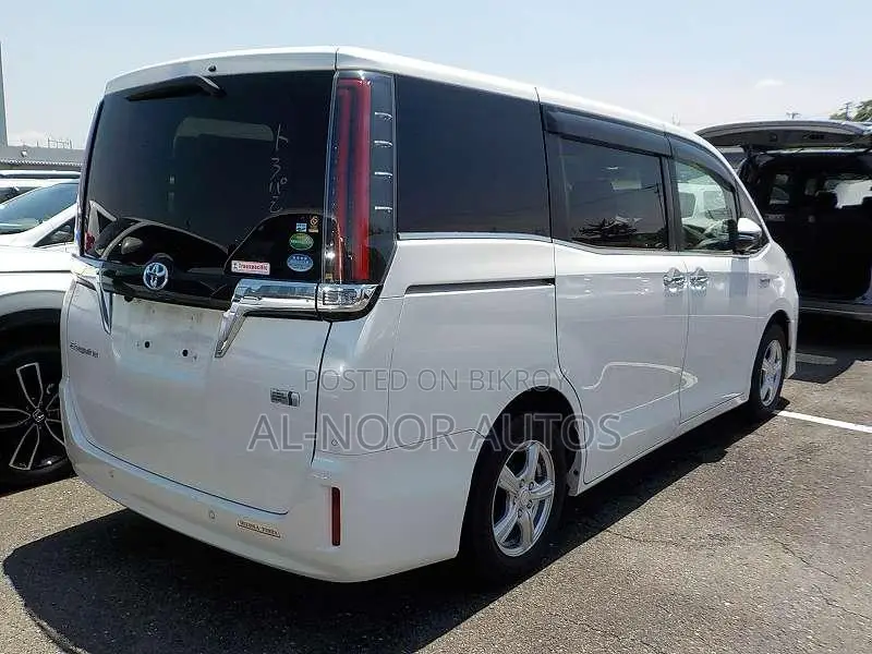 Toyota Esquire 2021 Pearl
