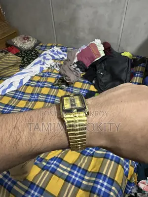ভিনটেজ স্টাইলের সোনালী আয়তাকার কোয়ার্টজ ঘড়ি