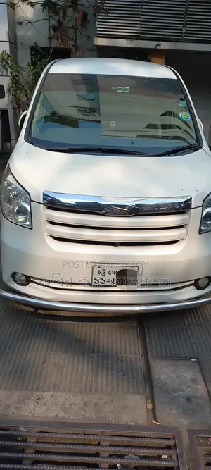 Toyota Noah 2010 Pearl