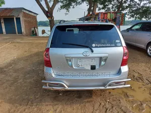 টয়োটা প্রিমিও ২০০৪ সিলভার